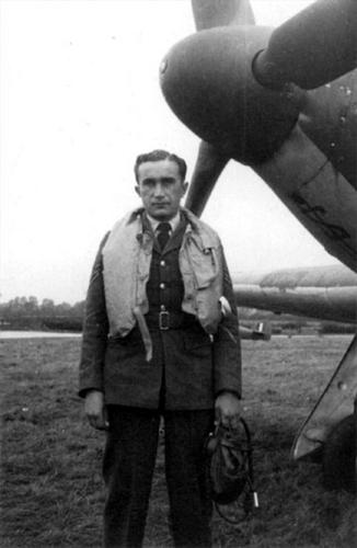 Elitní stíhač Josef František
paradoxně nezahynul v boji