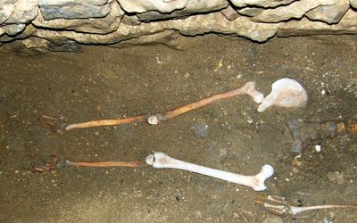 V Hroznové Lhotě objevili
33 hrobů z doby bronzové