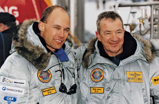Piccard s Jonesem obletěli
jako první Zemi v balonu