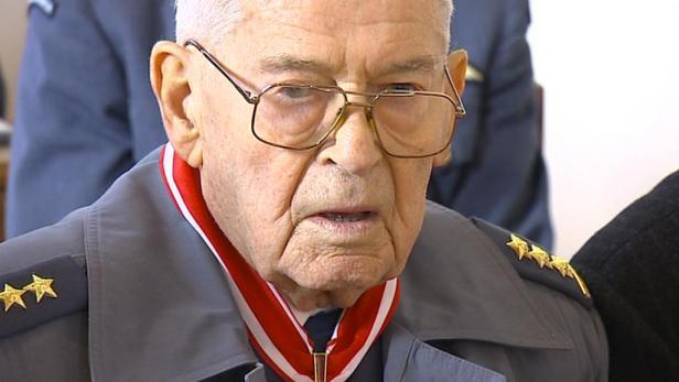 Válečný pilot Gablech
slaví 100. narozeniny