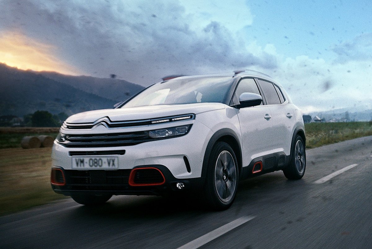 NEW-CITROEN-C5-AIRCROSS-SUV-ADVERTISING-1.jpg