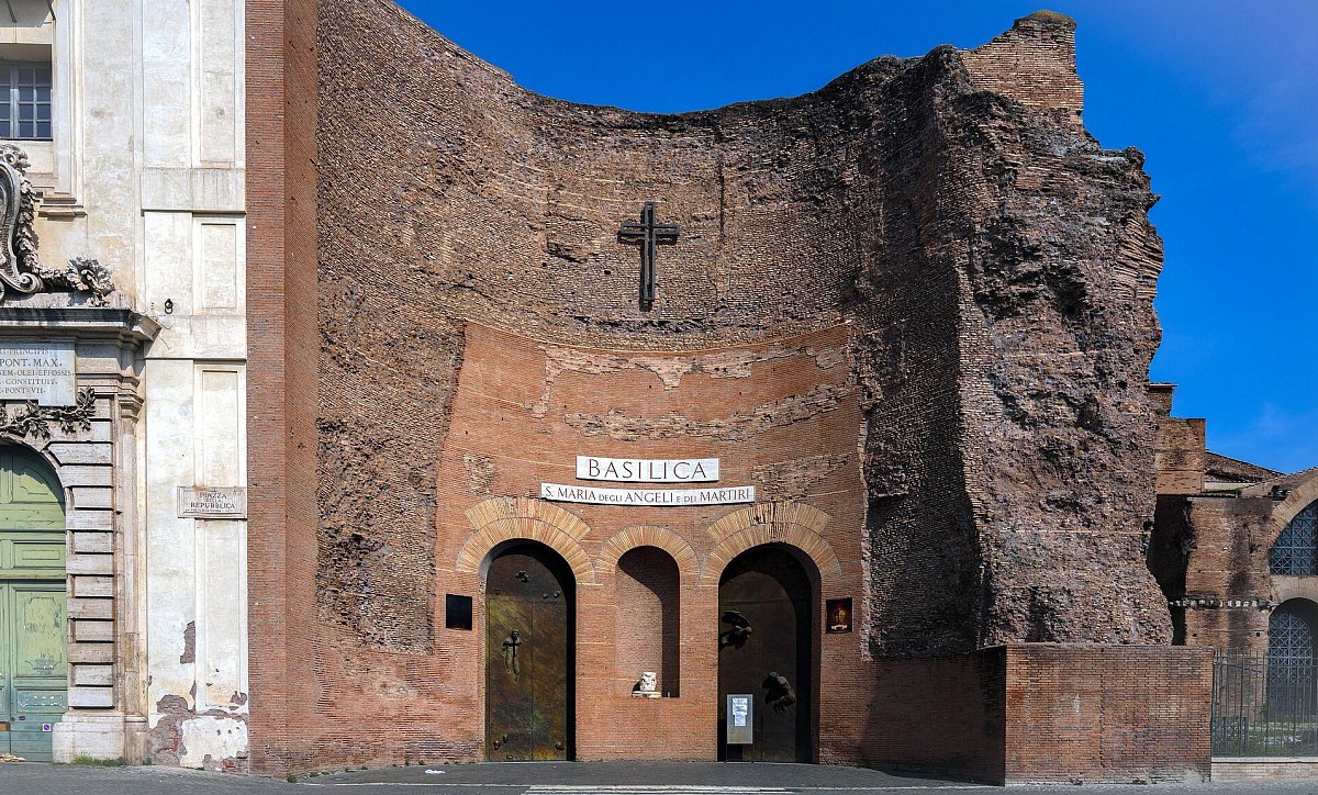 Santa_Maria_degli_Angeli_(Rome)_-_Facade.jpg