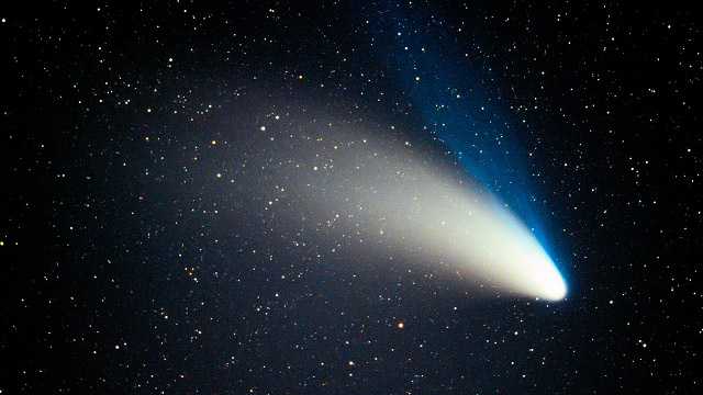 Hubbleův teleskop vyfotil
zářící "kometu století"