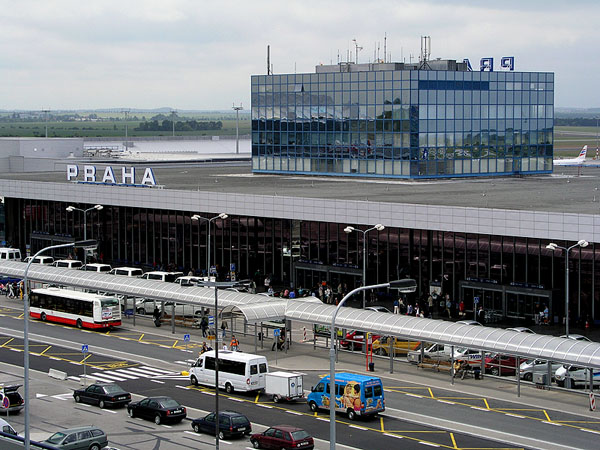 Parkovat zdarma na letišti
v Ruzyni lze jednou za hodinu