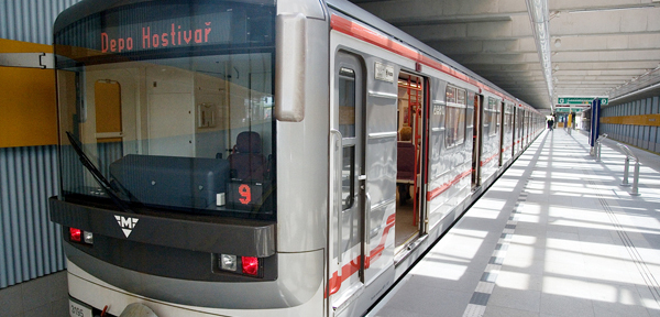 V metru asi chtějí lidem
zlepšit po volbách náladu