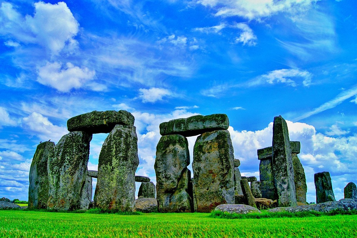 Stonehenge obklopovalo sedmnáct dalších svatyní