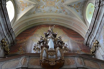 02-242.jpg