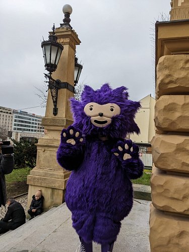 02-maskot.jpg