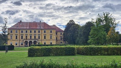 Zámek Zdechovice*