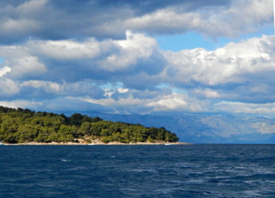 Foceno včera večer v 18 hod z lodě, Hvar