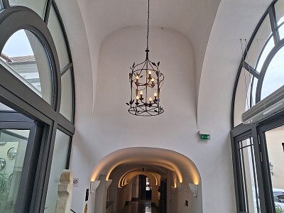 Z bývalého kláštera augustinianu je dnes hotel....