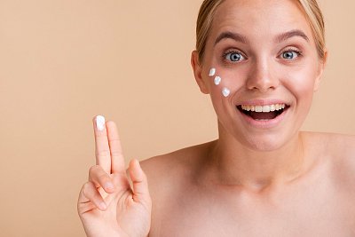 Krém na pigmentové skvrny – jak vybrat účinný přípravek na změnu barvy pleti?