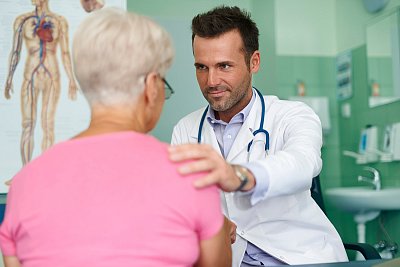 Neurolog, kardiolog, obvoďák. Mnoho Čechů tráví stáří u lékařů