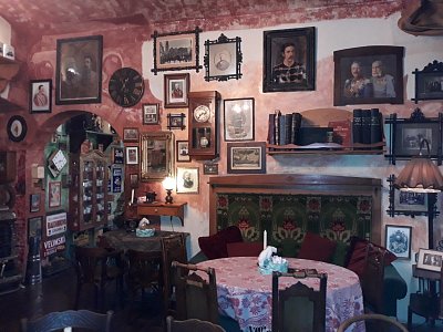 27-uvnitr-cafe-bajer.jpg