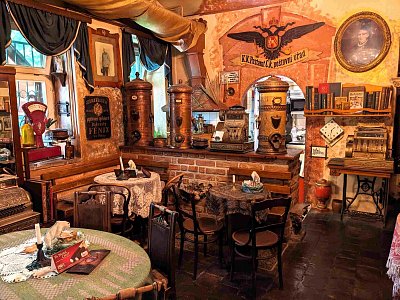 29-uvnitr-cafe-bajer.jpg
