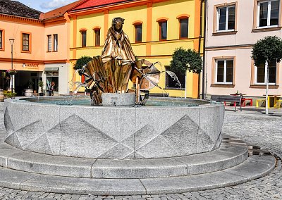 Kašna se sochou Panny Marie Vítězné ochrany Moravy...Bystřice pod Hostýnem