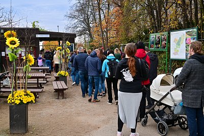 Včera odpoledne před Botanickou zahradou