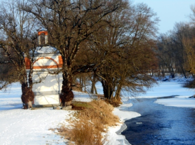 U řeky