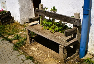 Opuštěná lavička