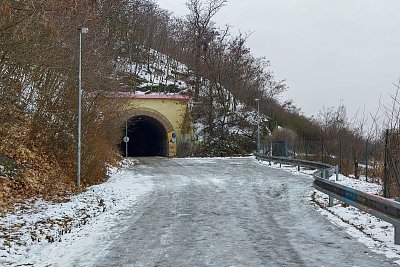 Utajený tunel*