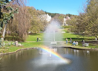 Duhový vodotrysk