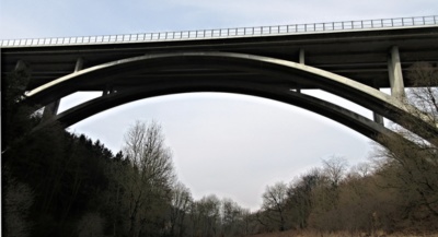 D 8 - unikátní přemostění  Českého středohoří