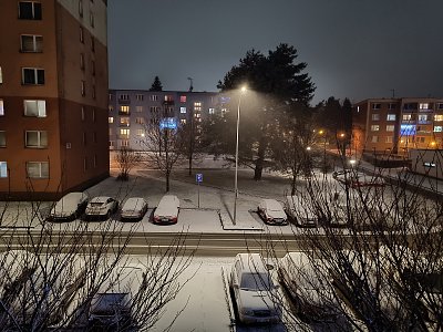 Sněží!*