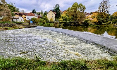 U splavu