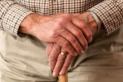 Měl by si člověk spořit na stáří? 3 důvody, proč se vám to vyplatí