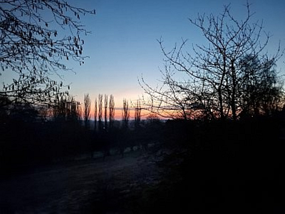 svítá