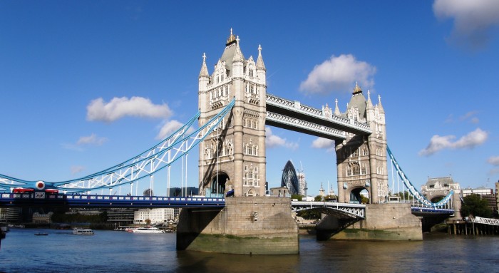 Symbol Londýna Tower
Bridge zprvu sklidil kritiku